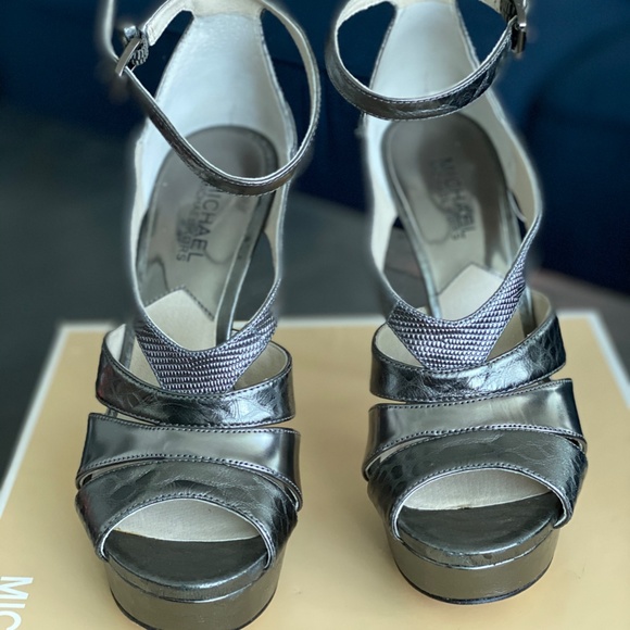 Michael Kors Strappy Heel Gunmetal Size 7 - Picture 2 of 4